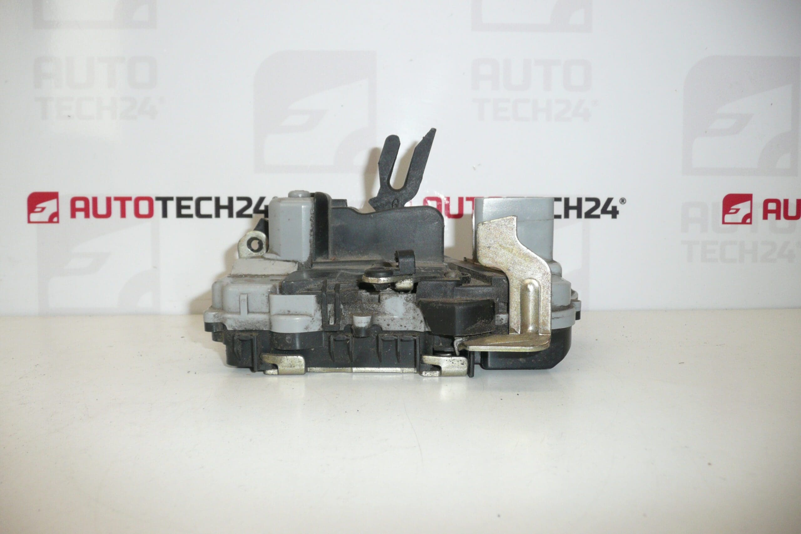 Venstre fordørslås fører Citroën Xsara 9135H4