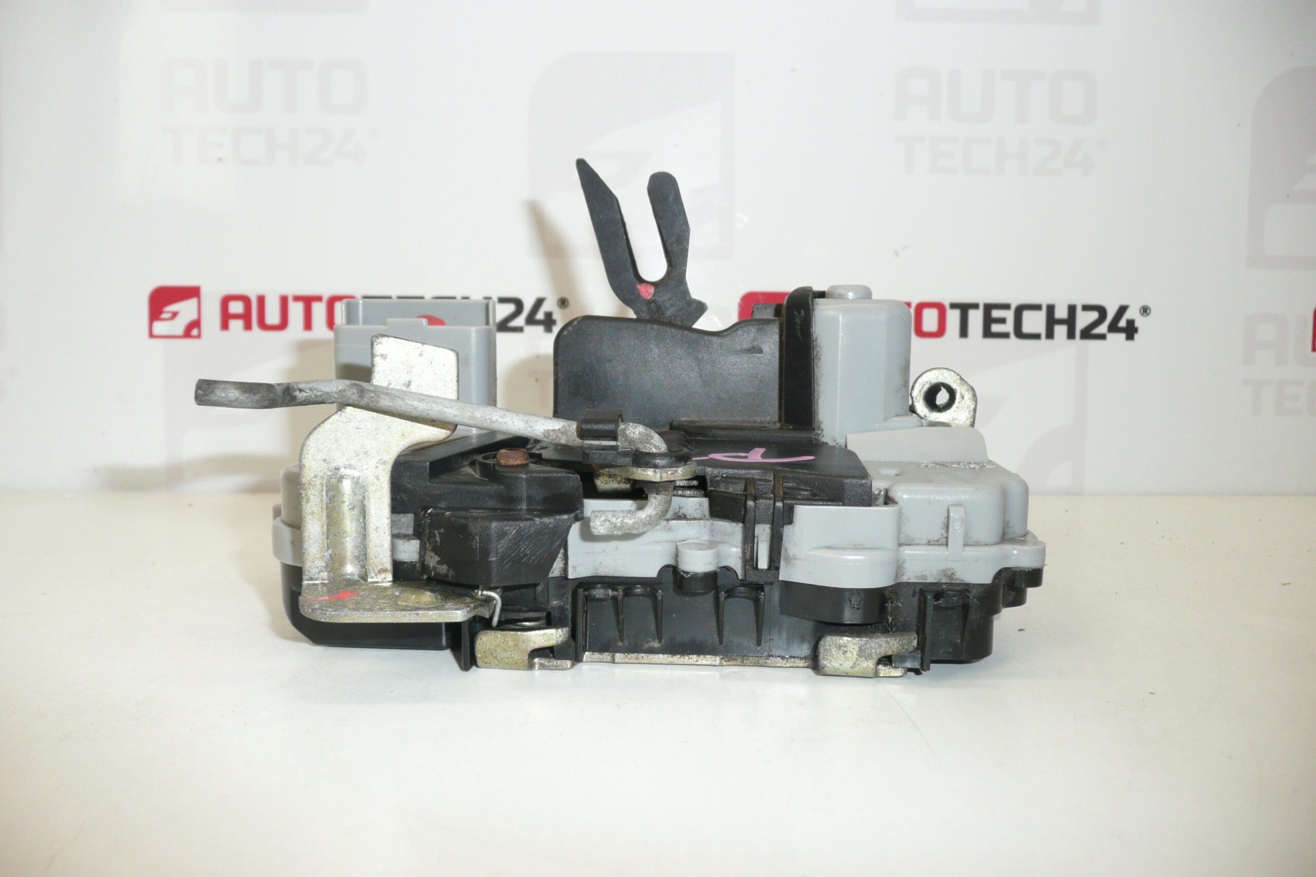 Højre forsædepassagerdørlås Citroën Xsara 9136J2