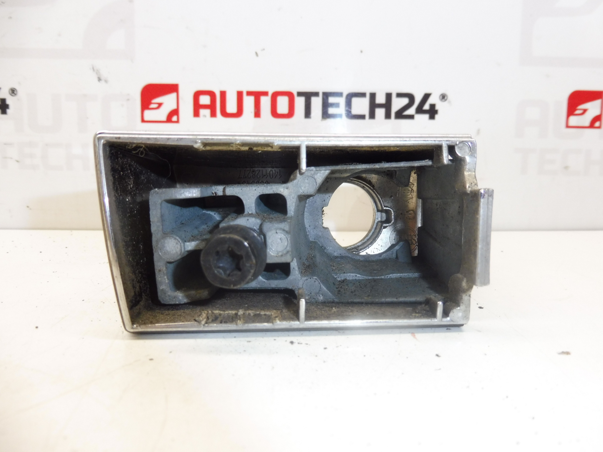 Venstre fordørs låsedæksel Citroën Peugeot krom 9119CR