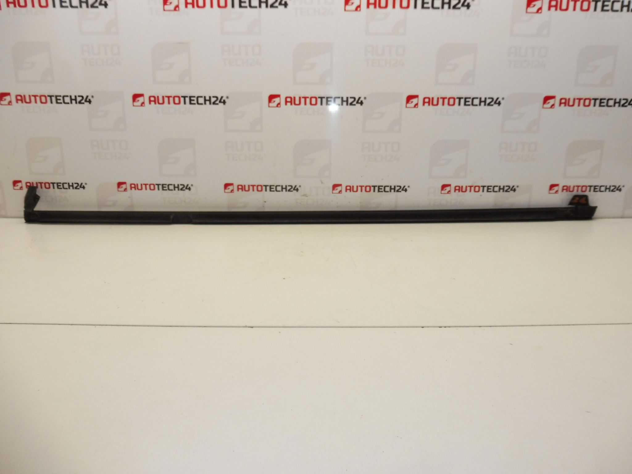 CHROME liste til højre bagdør Citroen C4 Picasso 9334N8