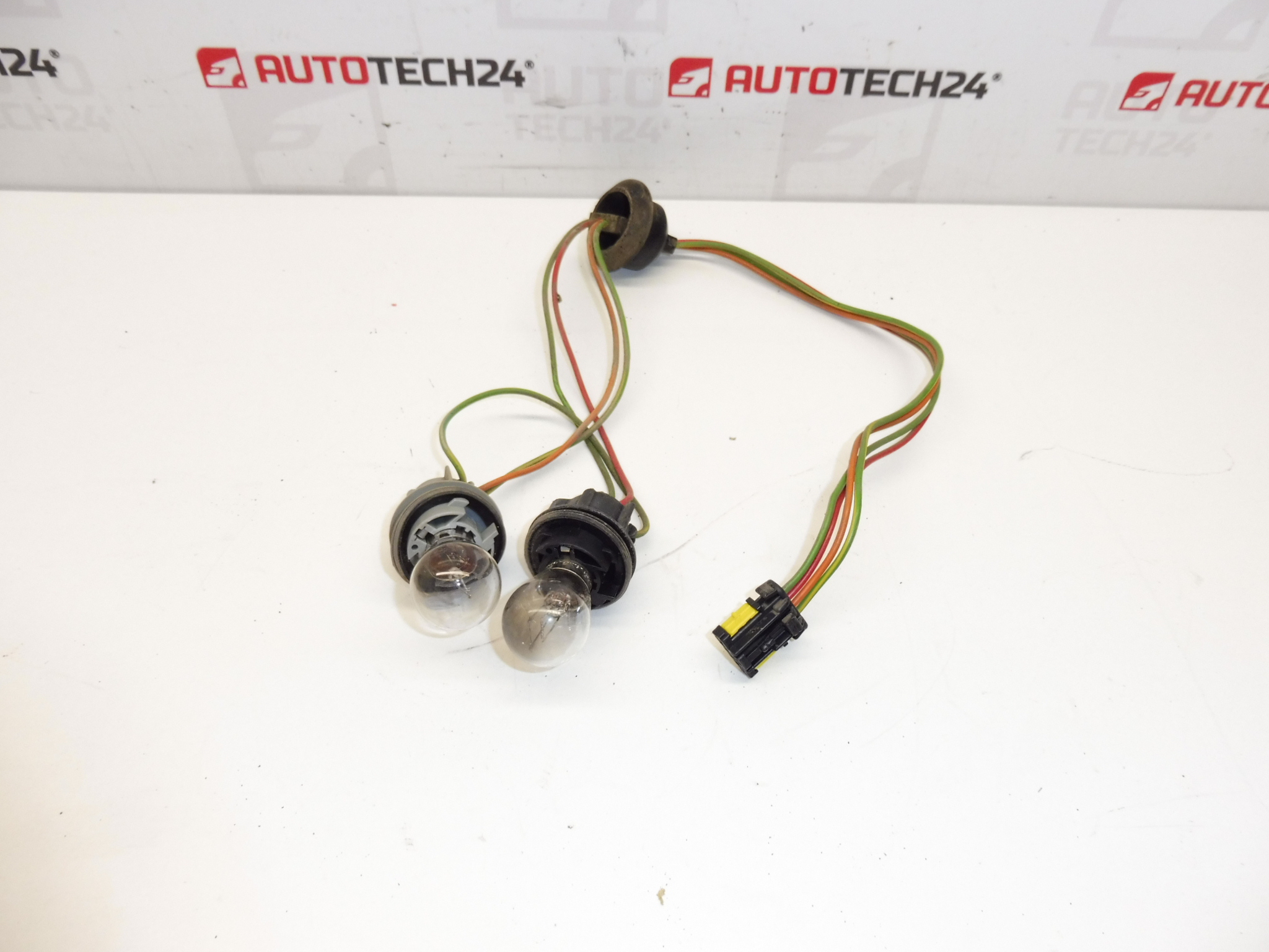 Peugeot 607 6534GS stænkskærm baglygte fatningssele