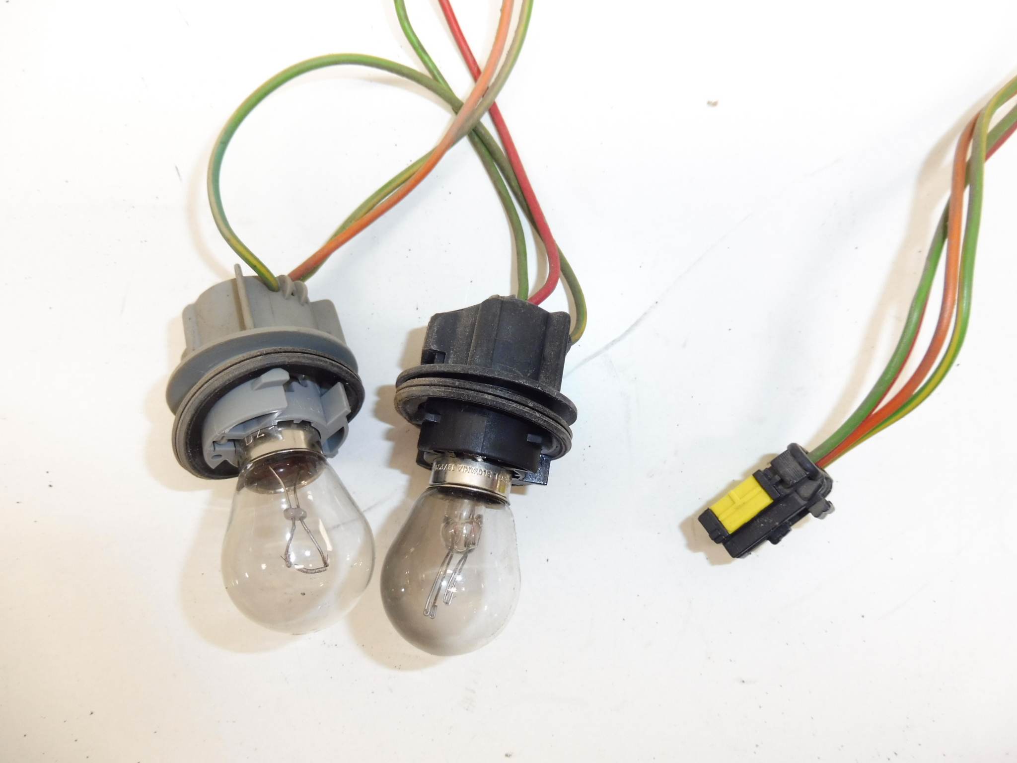 Peugeot 607 6534GS stænkskærm baglygte fatningssele