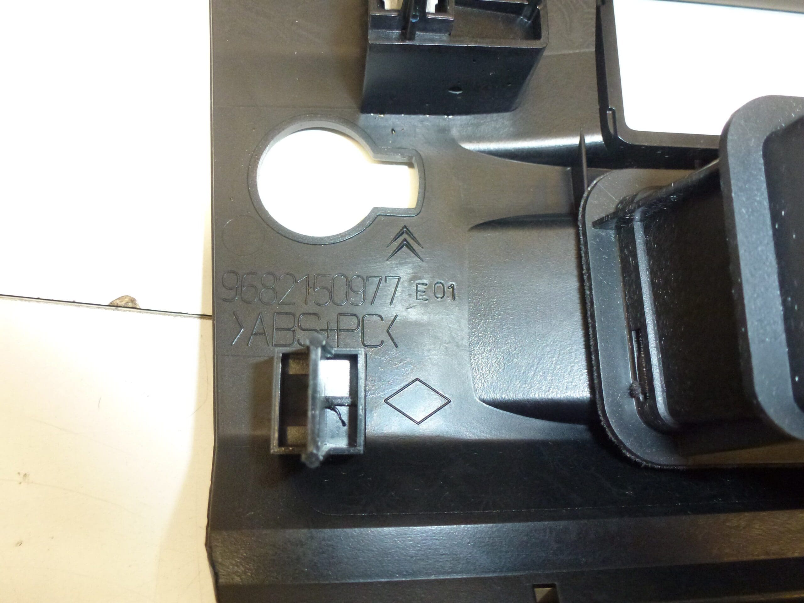 Midterramme Citroën C4 9682150977 8212YA