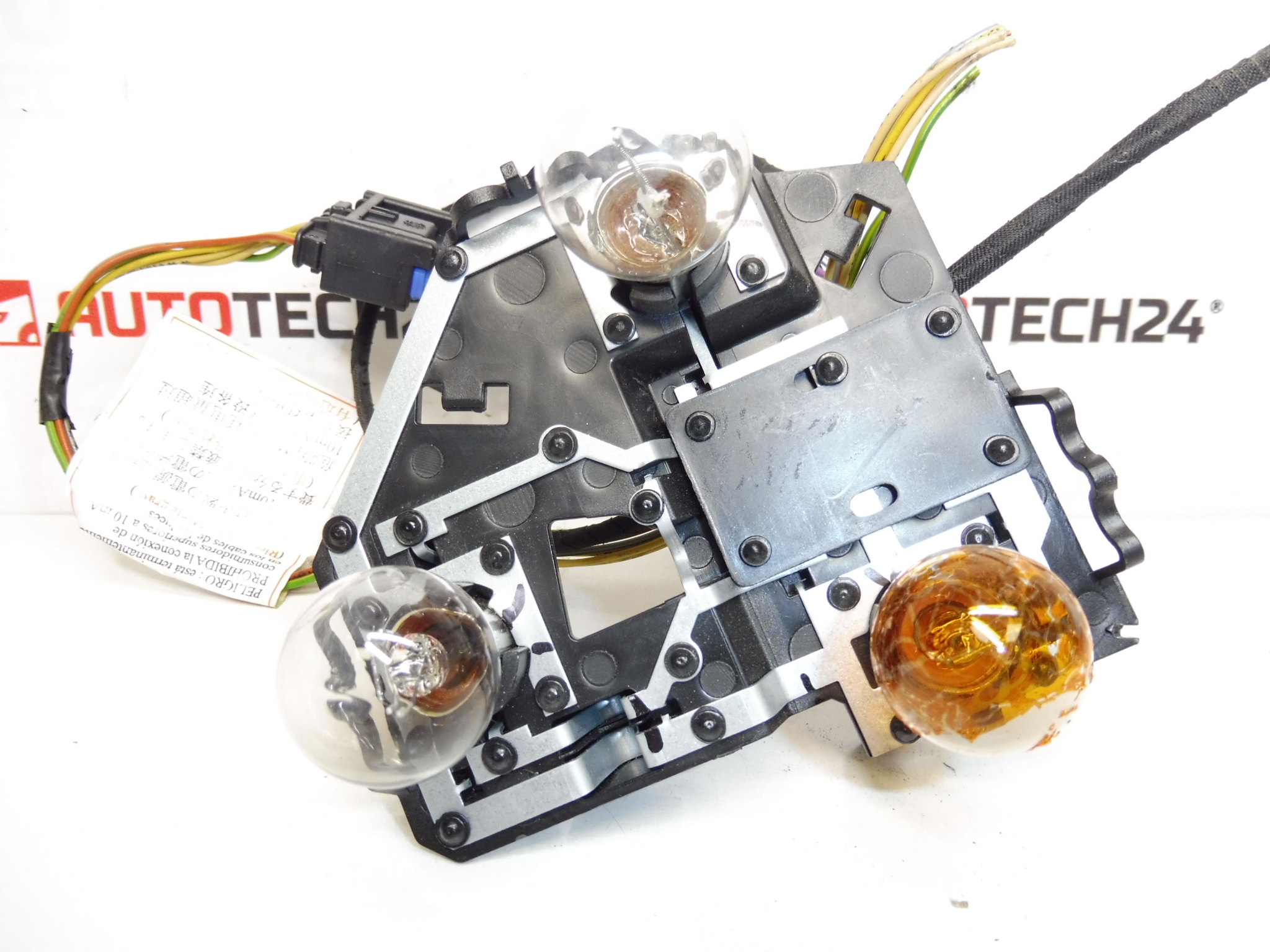 Venstre baglygtefatning med ledninger Peugeot 206+ 6350GV