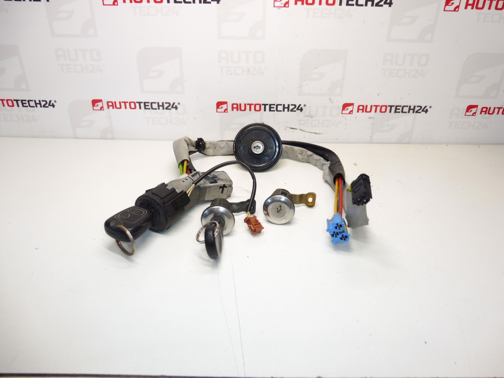 Sæt med 2 nøgler og låse Citroën Berlingo II 4162CF 4162CH