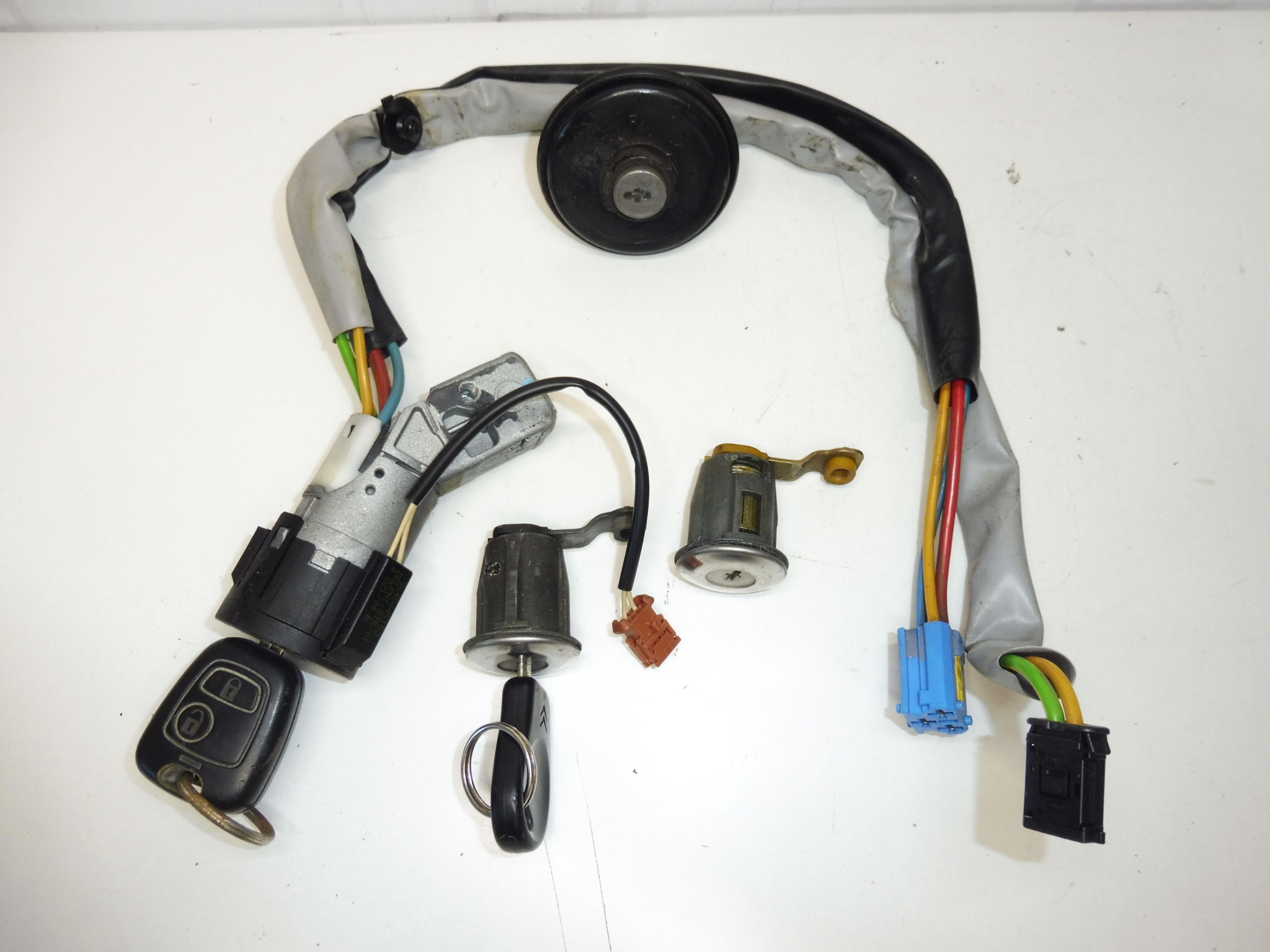 Sæt med 2 nøgler og låse Citroën Berlingo II 4162CF 4162CH