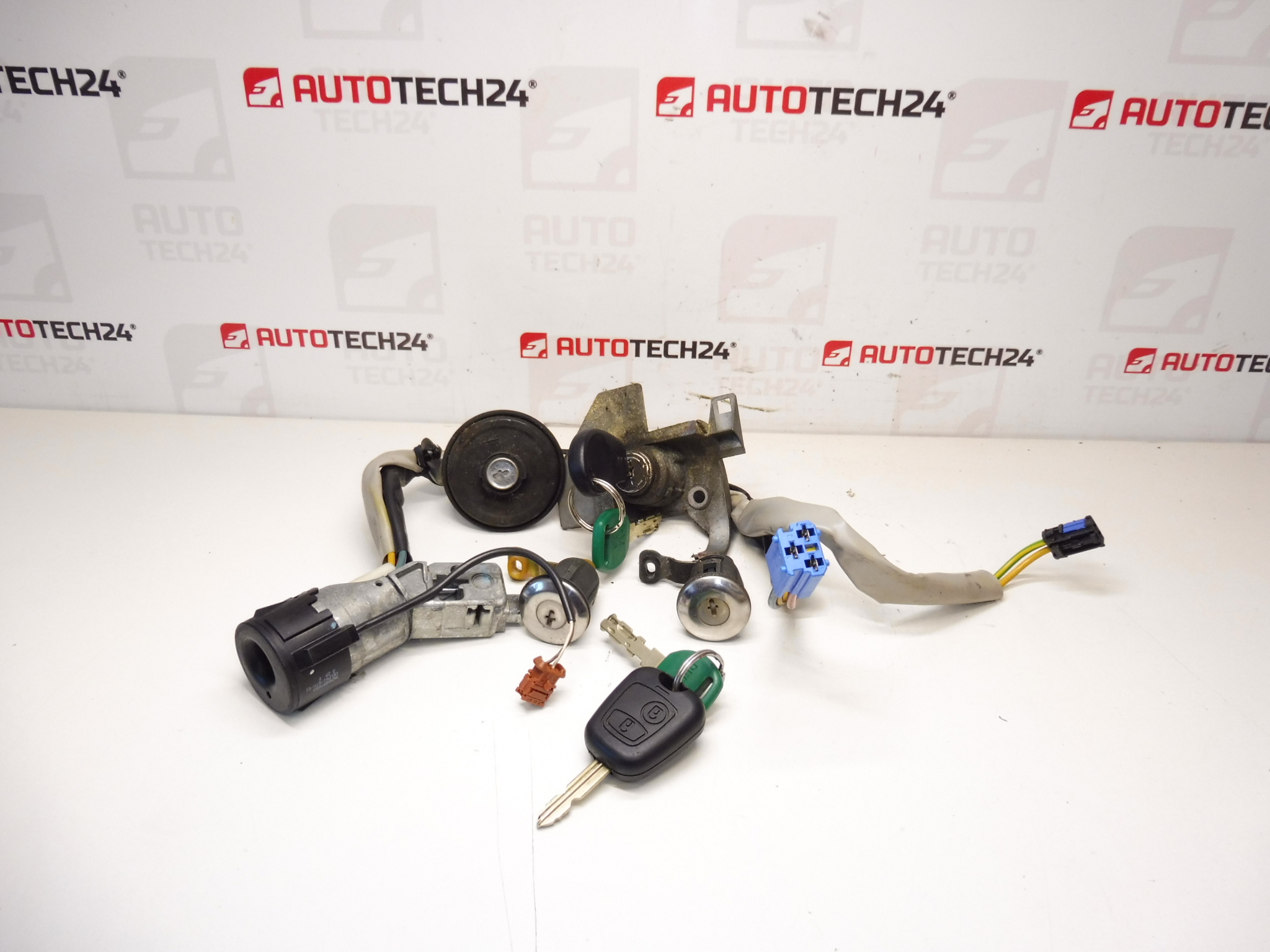 Sæt med 2 nøgler og låse Citroën Berlingo II 4162CF 4162CH