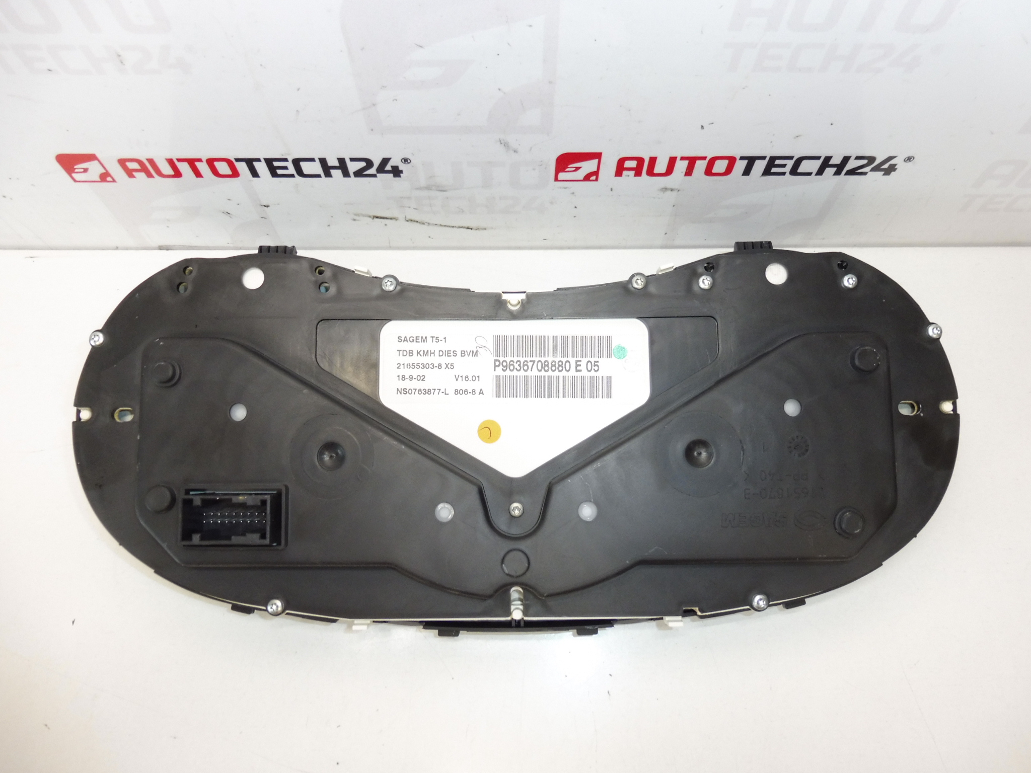 Speedometer Peugeot 307 kilometertal 330000 km 9636708880 6104R2