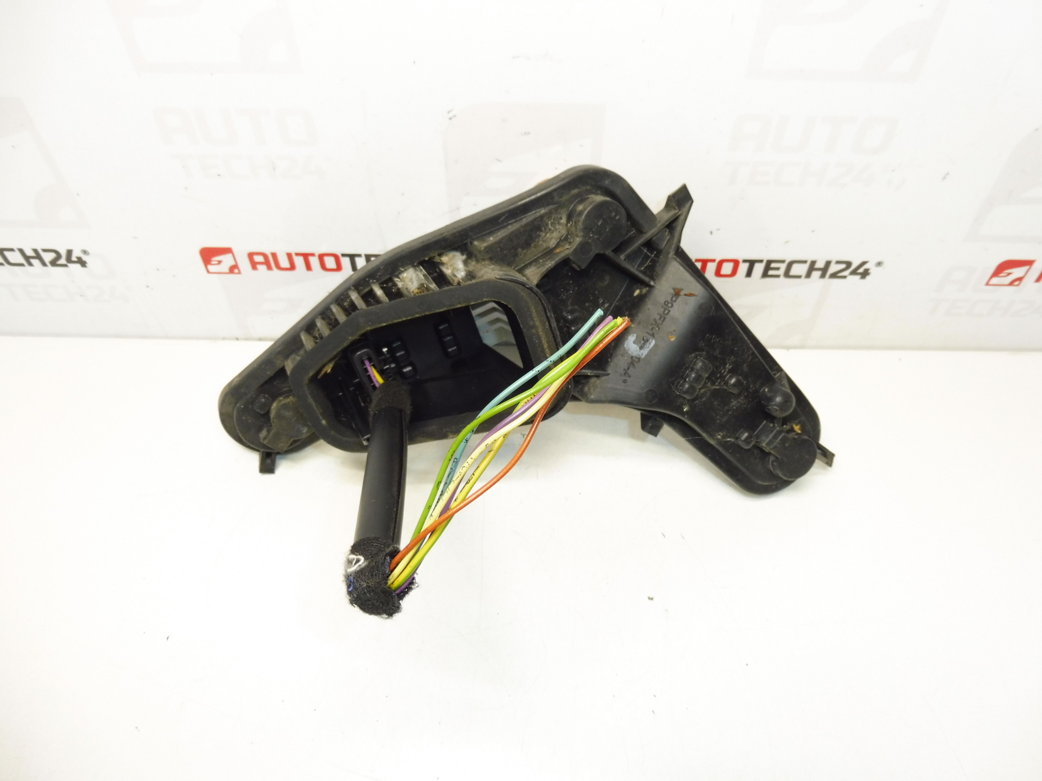 Pærefatning højre baglygte Peugeot 207 9686565980 6351HQ