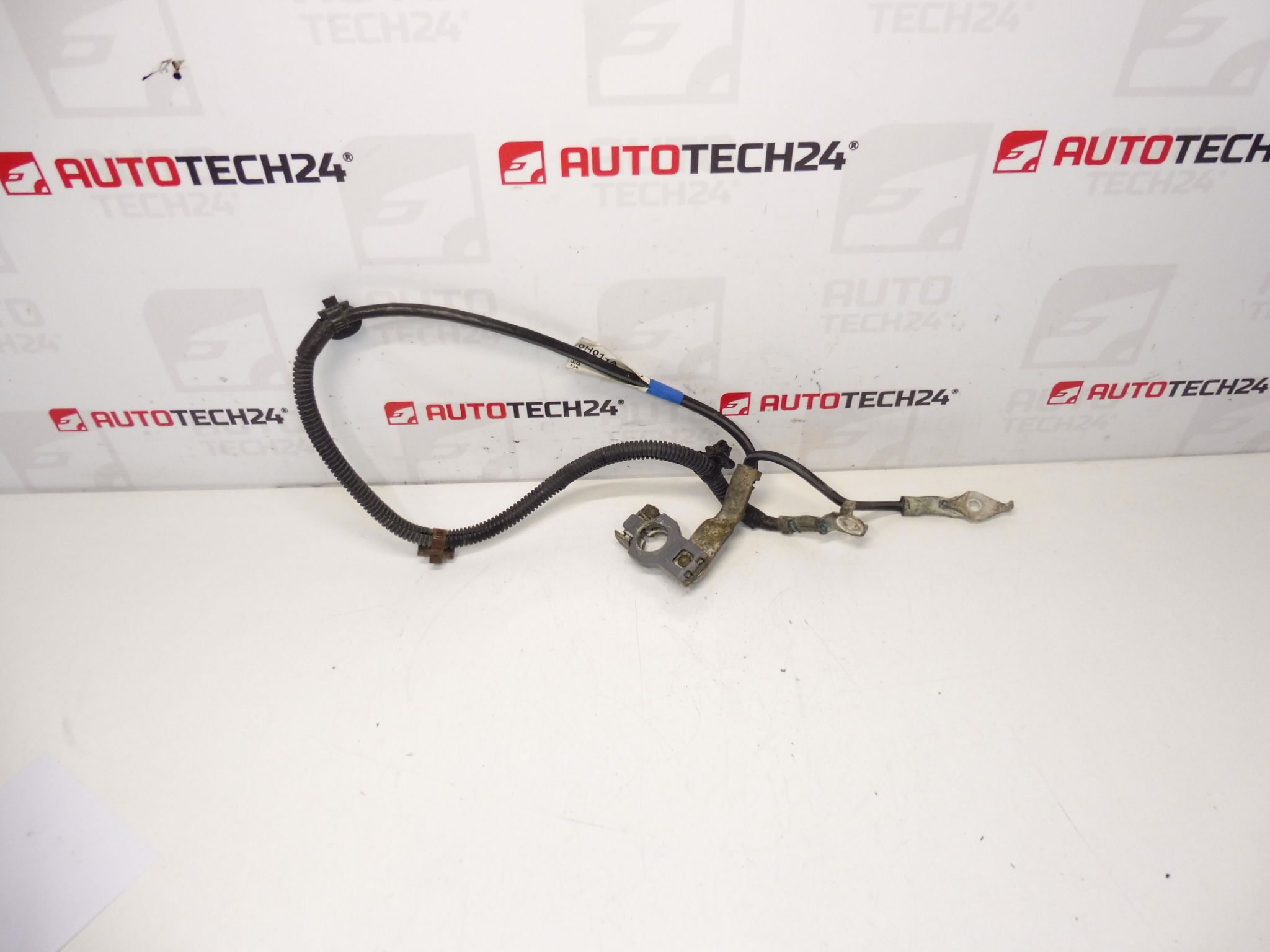 Bagsiden af negativ polbatteri Citroën C1 Peugeot 107 5642HC