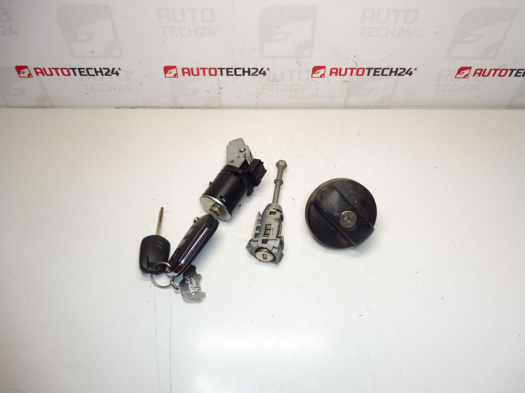 Sæt af låse, switch Box 2 Keys Citroën C3 III 9814453580 1608682880
