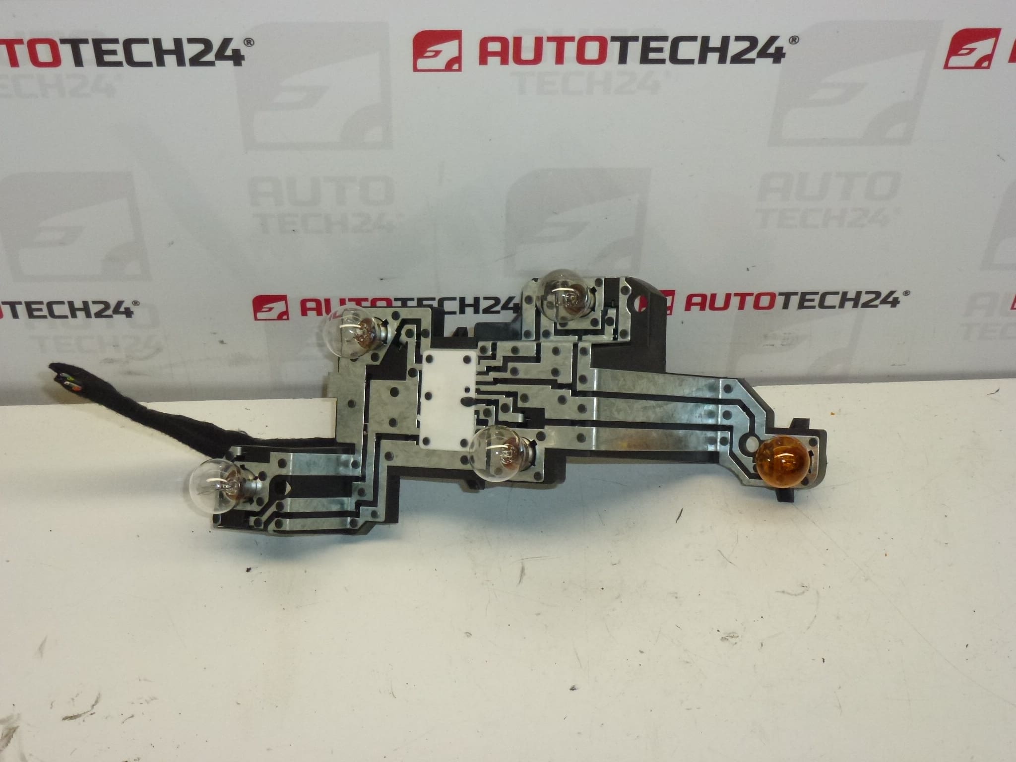 Fatning med ledninger til højre baglygte Peugeot 407 sedan 6351GE