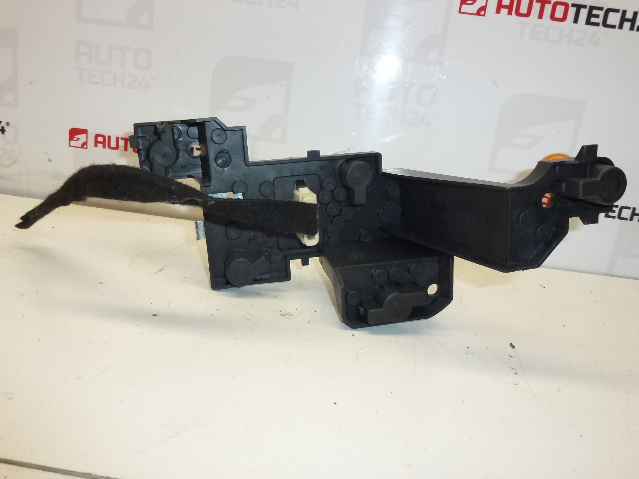 Fatning med ledninger til højre baglygte Peugeot 407 sedan 6351GE