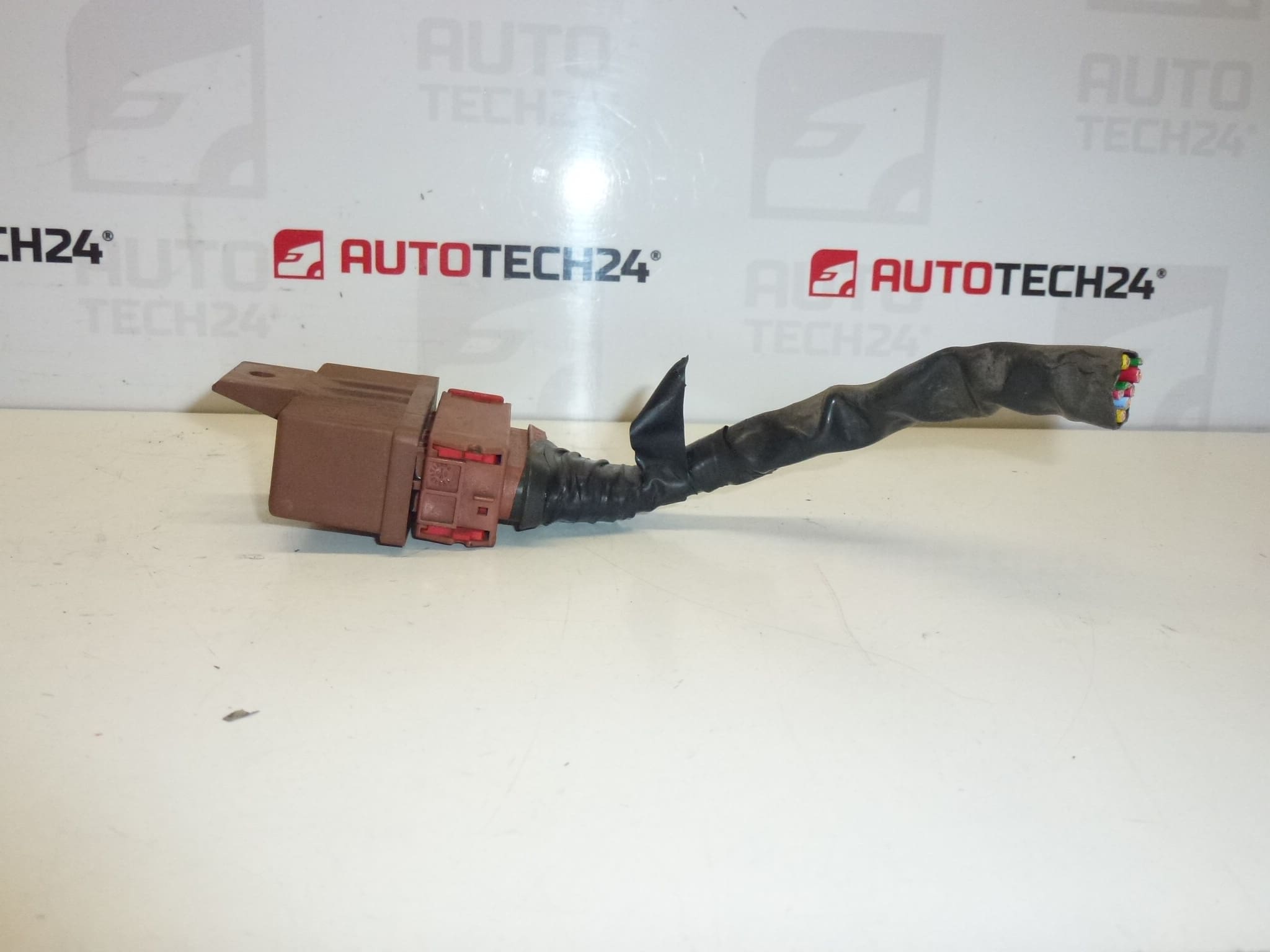 BITRON brændstofrelæ med ledningsstykke 240109 19207L