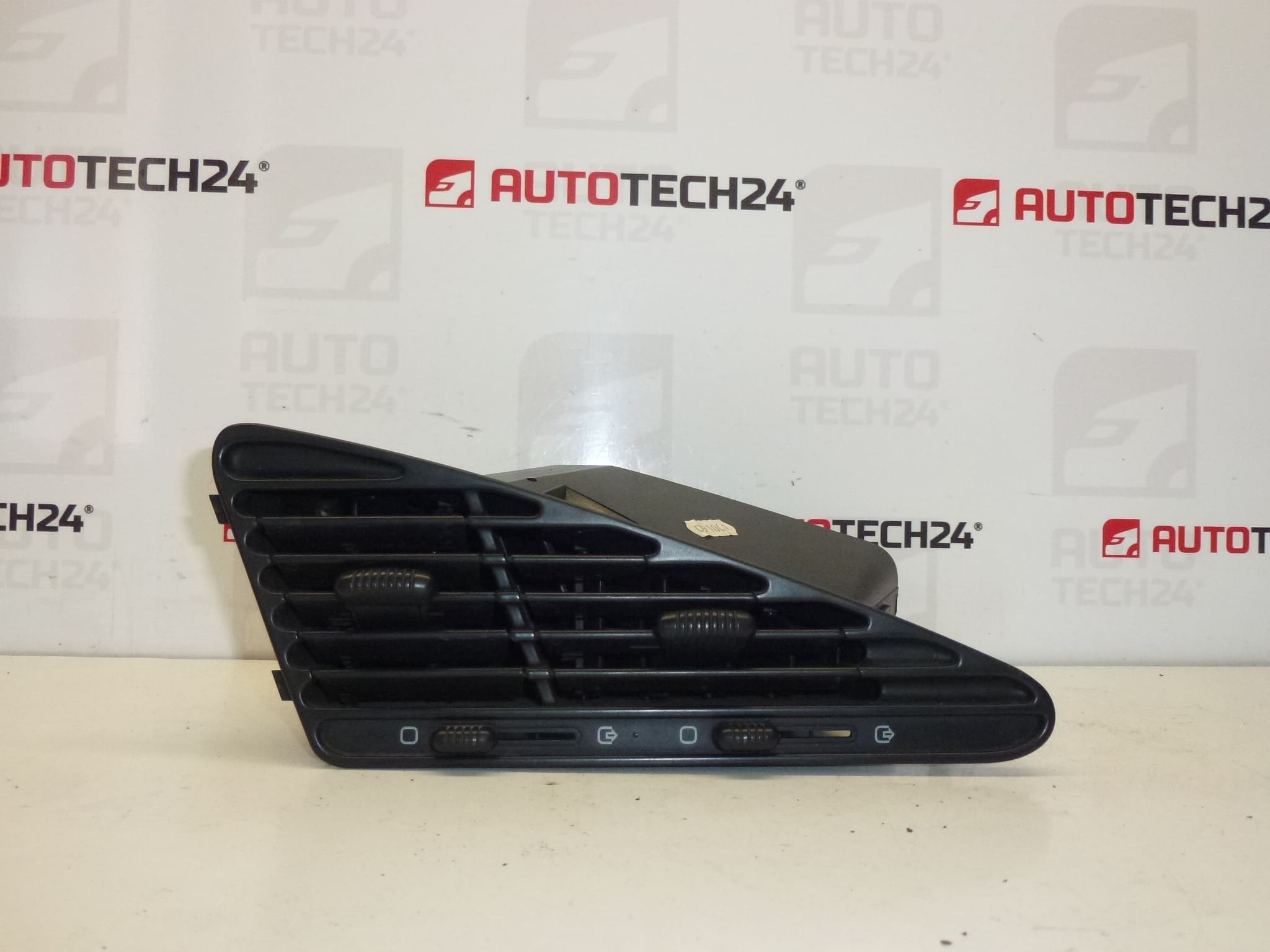 Luftventil central Citroën Berlingo I og Peugeot Partner I 8265A9