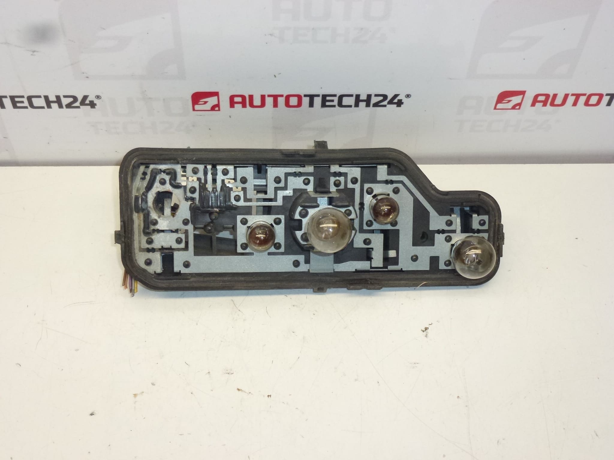 Fatning til venstre baglygte til Peugeot 307 SW 6350X2 6350X3