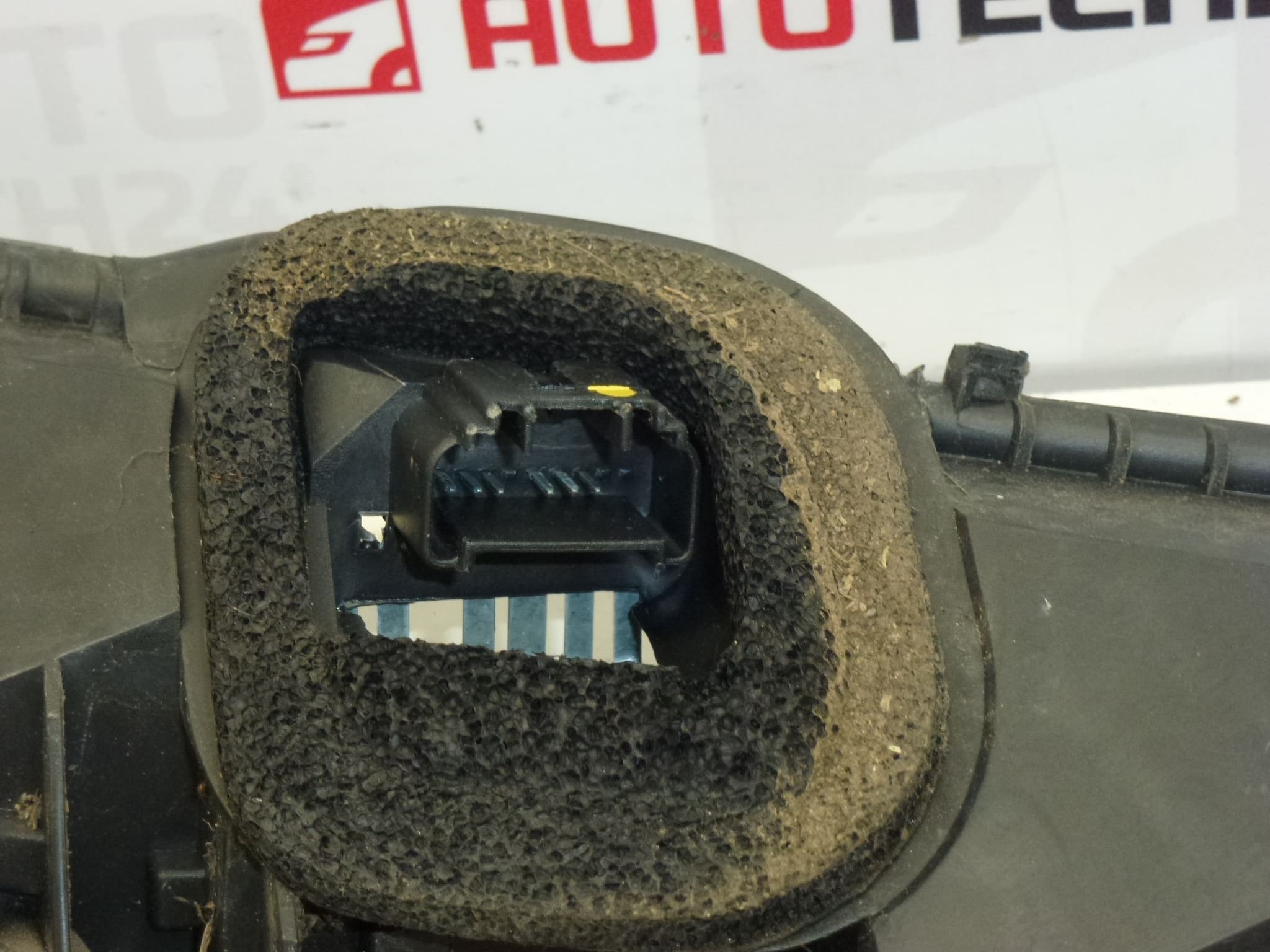 Venstre baglampbase Citroën C1 Peugeot 107 634686