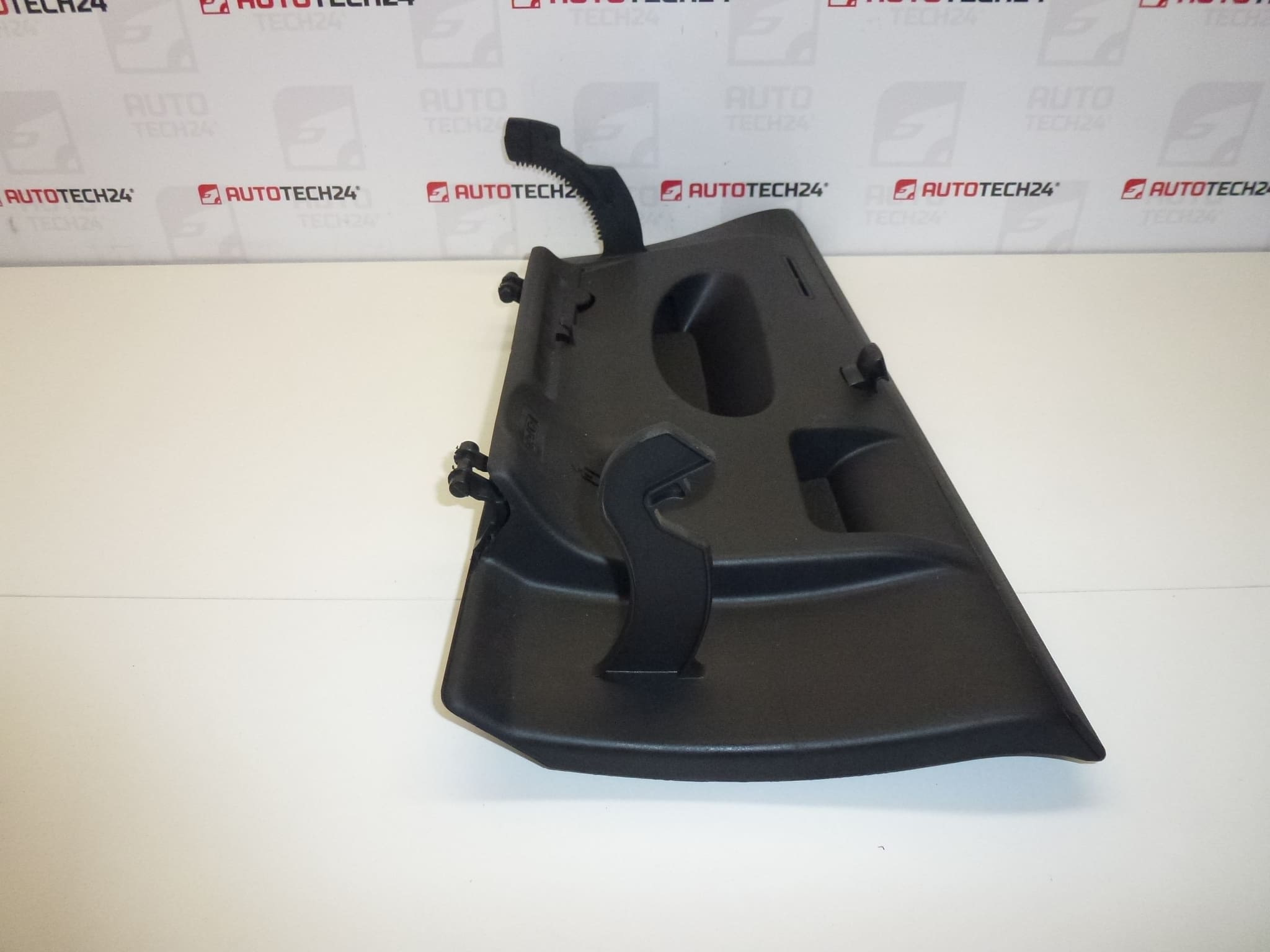 Handskerum Citroën C4 8218N1