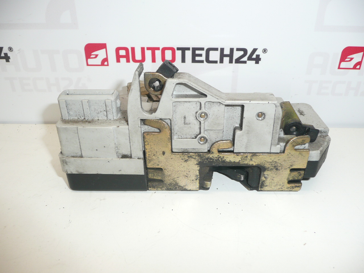 Venstre bagdørslås Peugeot 206 og 406 combi 913758