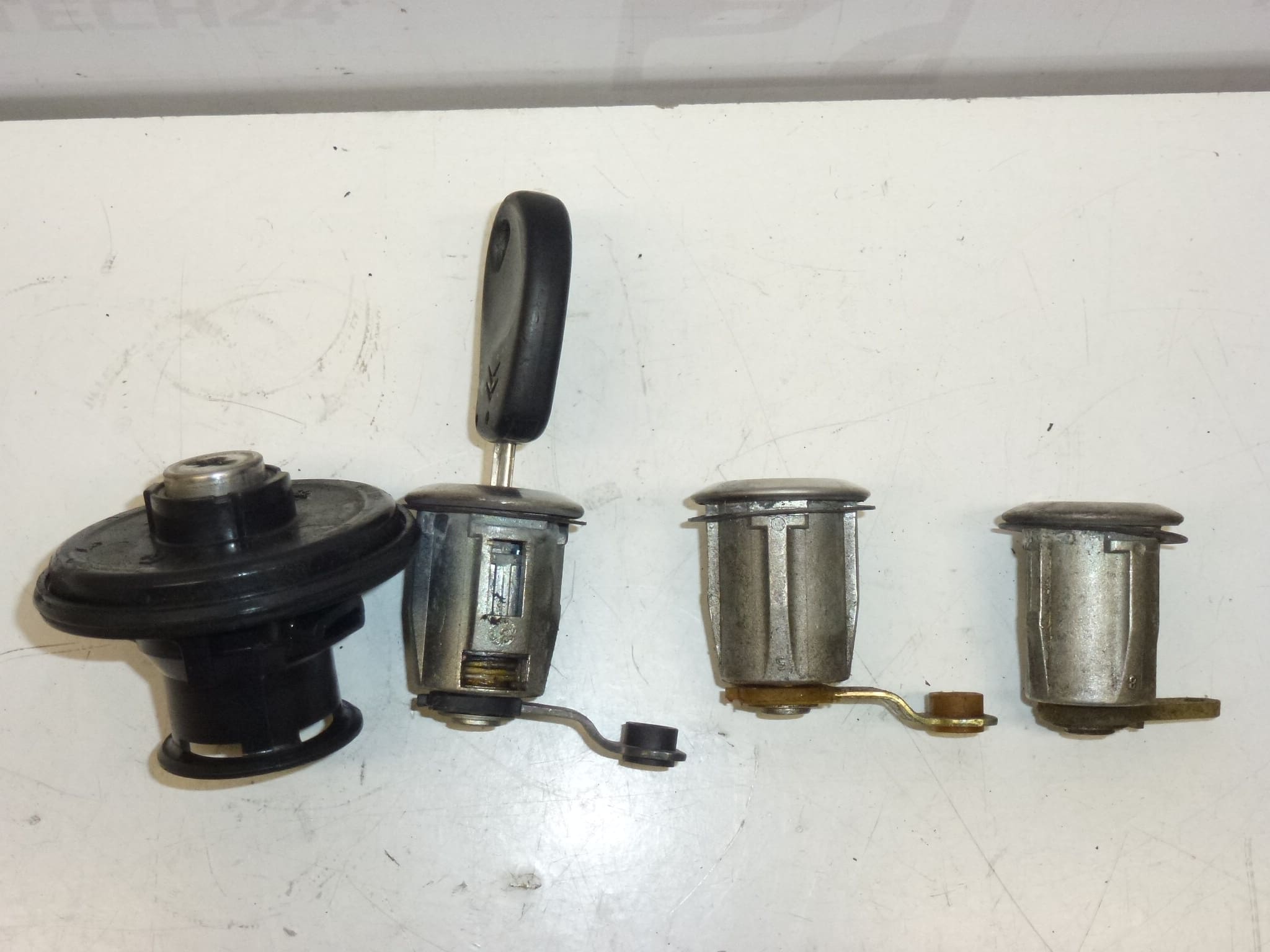 Sæt af nøgler og låse Citroën Berlingo II 4162CF - Billede 2