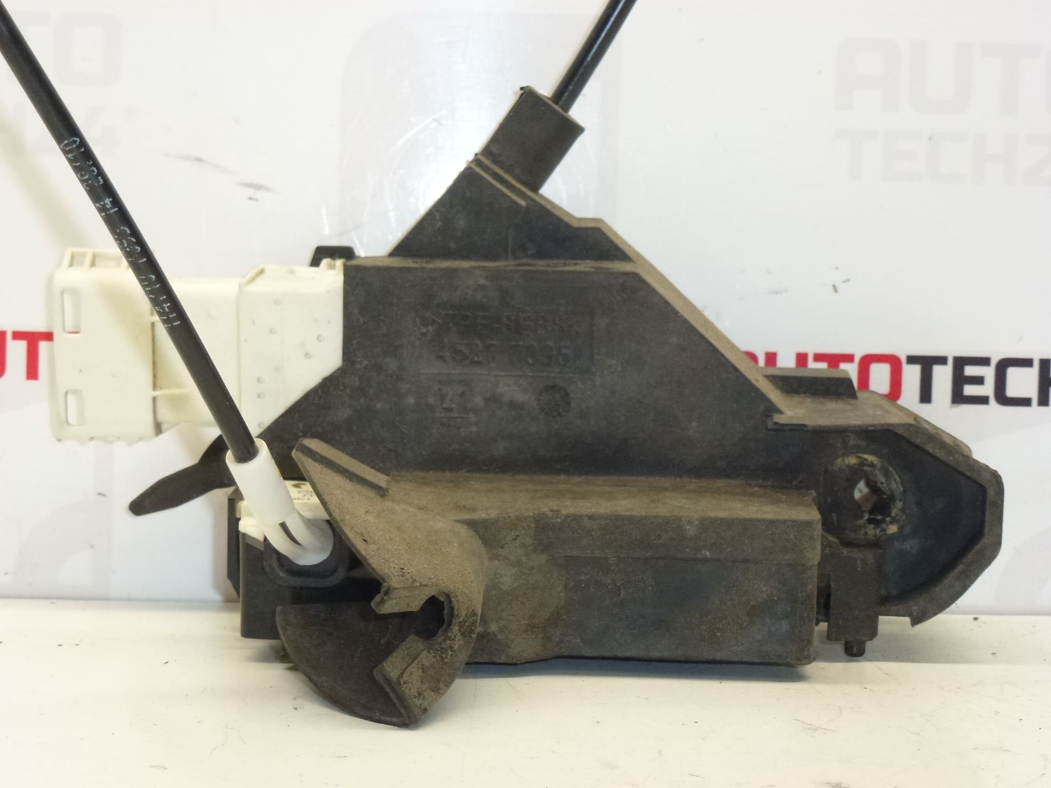 Lås til venstre dør Peugeot 407 9686683680 9135FN - Billede 2