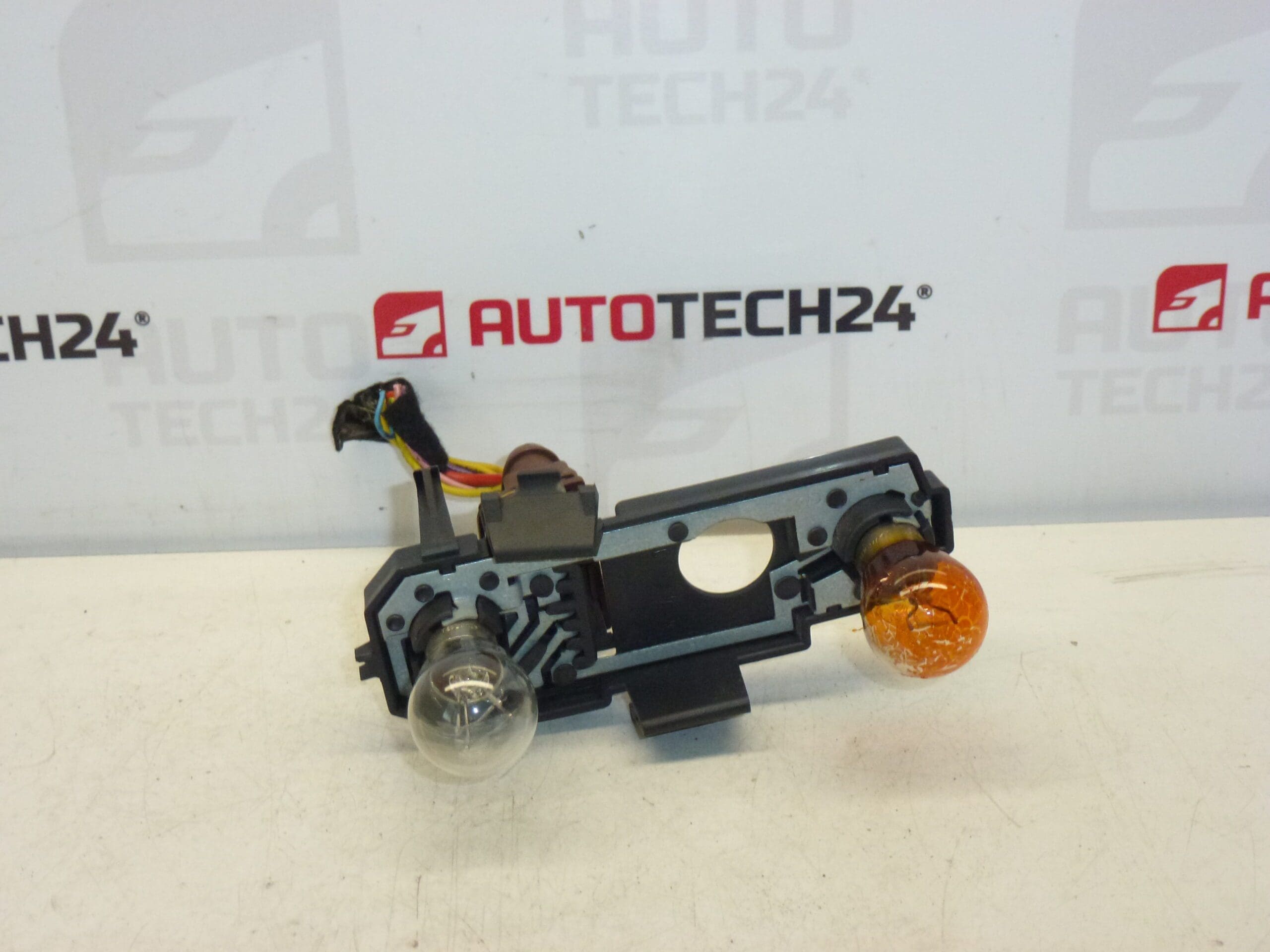 Venstre baglygtesokkel