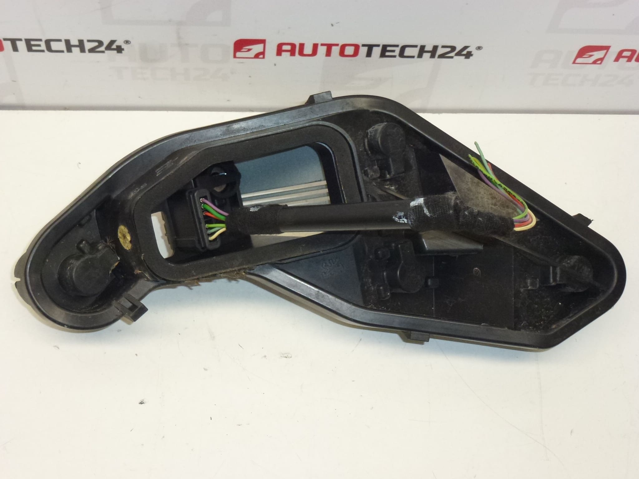 Pæreholder til bageste højre lampe + ledning Peugeot 207 6351Y7 - Billede 2