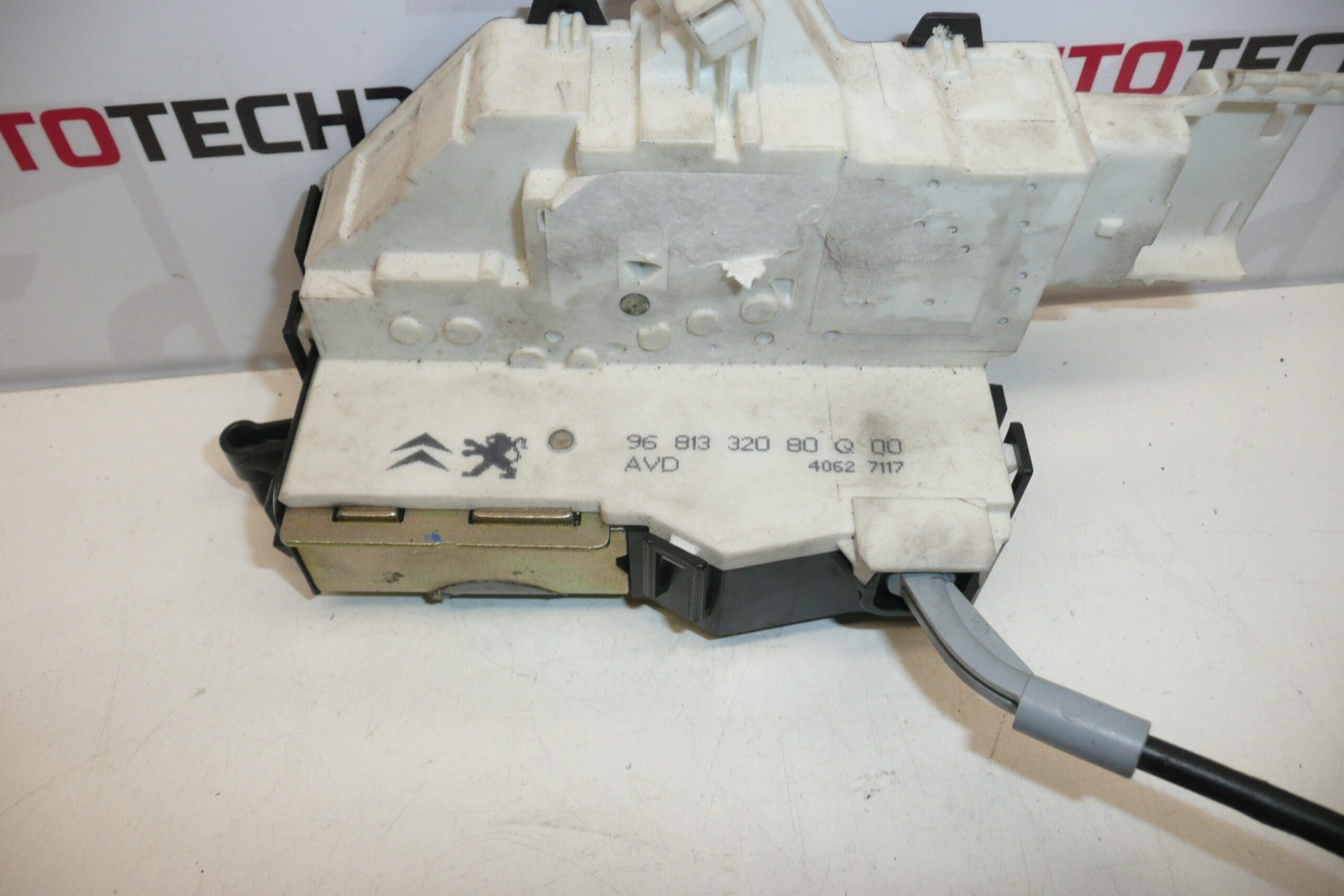 Lås til højre dør til Citroën C4 3DV 9681332080 9136EV - Billede 2