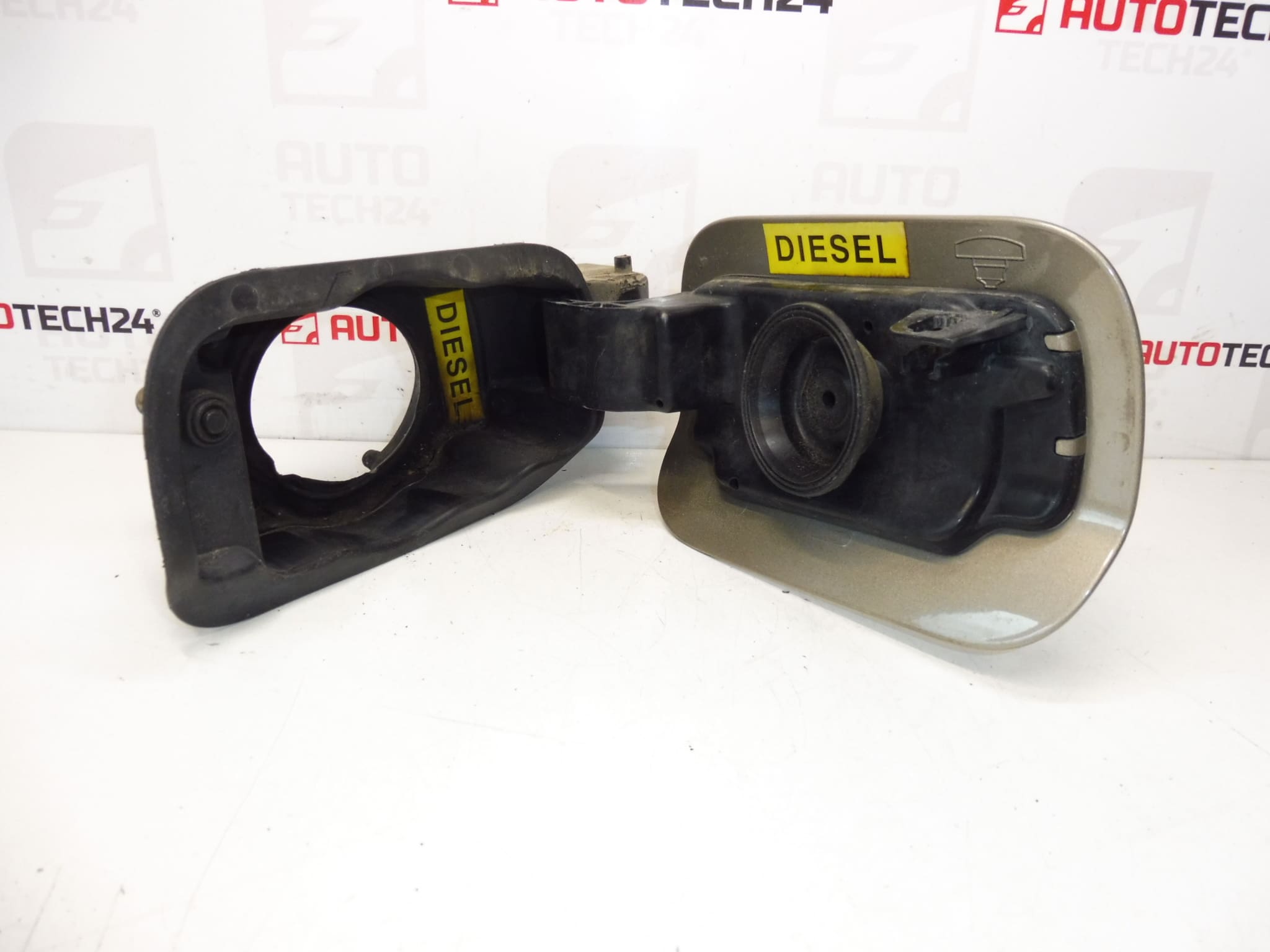 Dæksel til tankafdækning KCHC Citroën C5 X7 Stationcar 151898 1517G4 - Billede 2