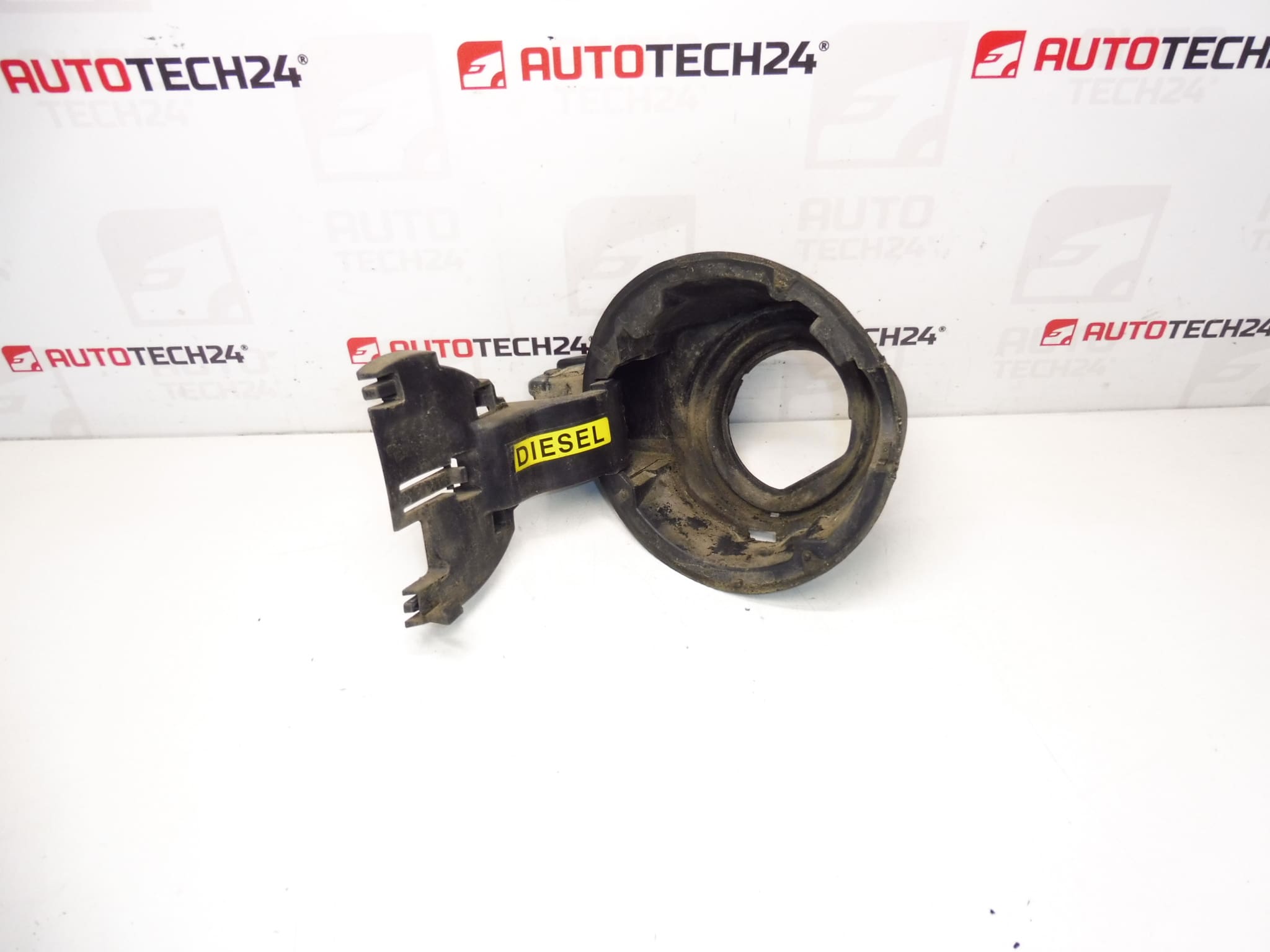 Citroën C3 Picasso 9681605380 1518D1 Tank Lukning