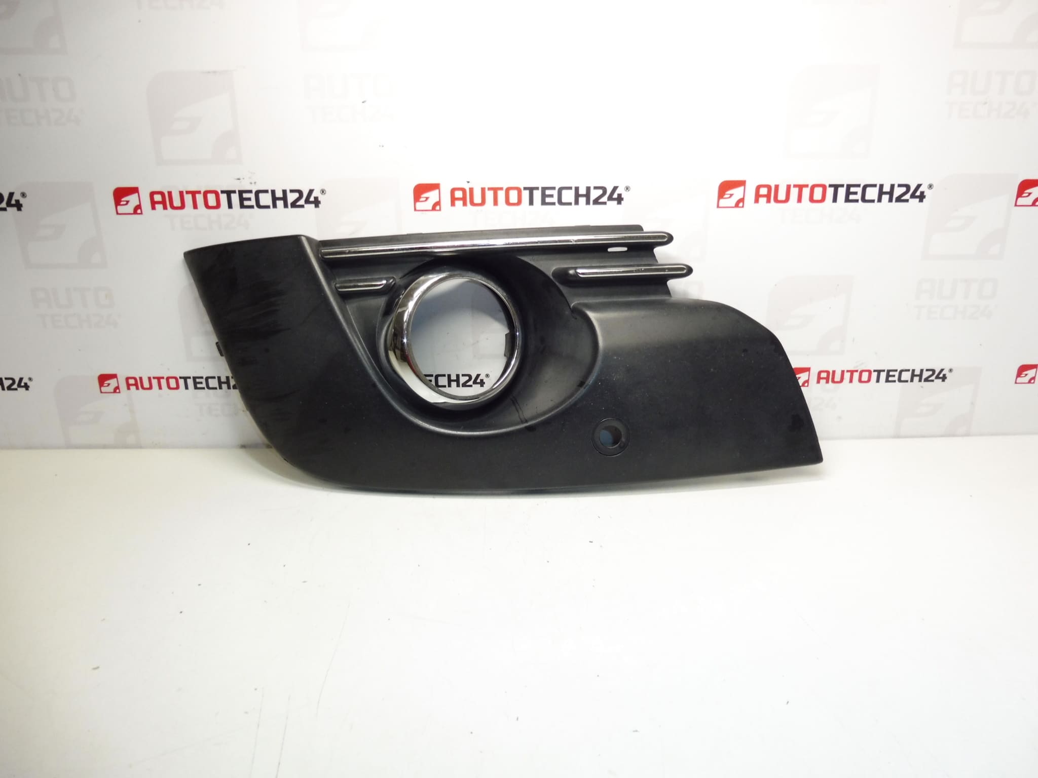 Højre tågelygteramme Peugeot 3008 9685098077 745315