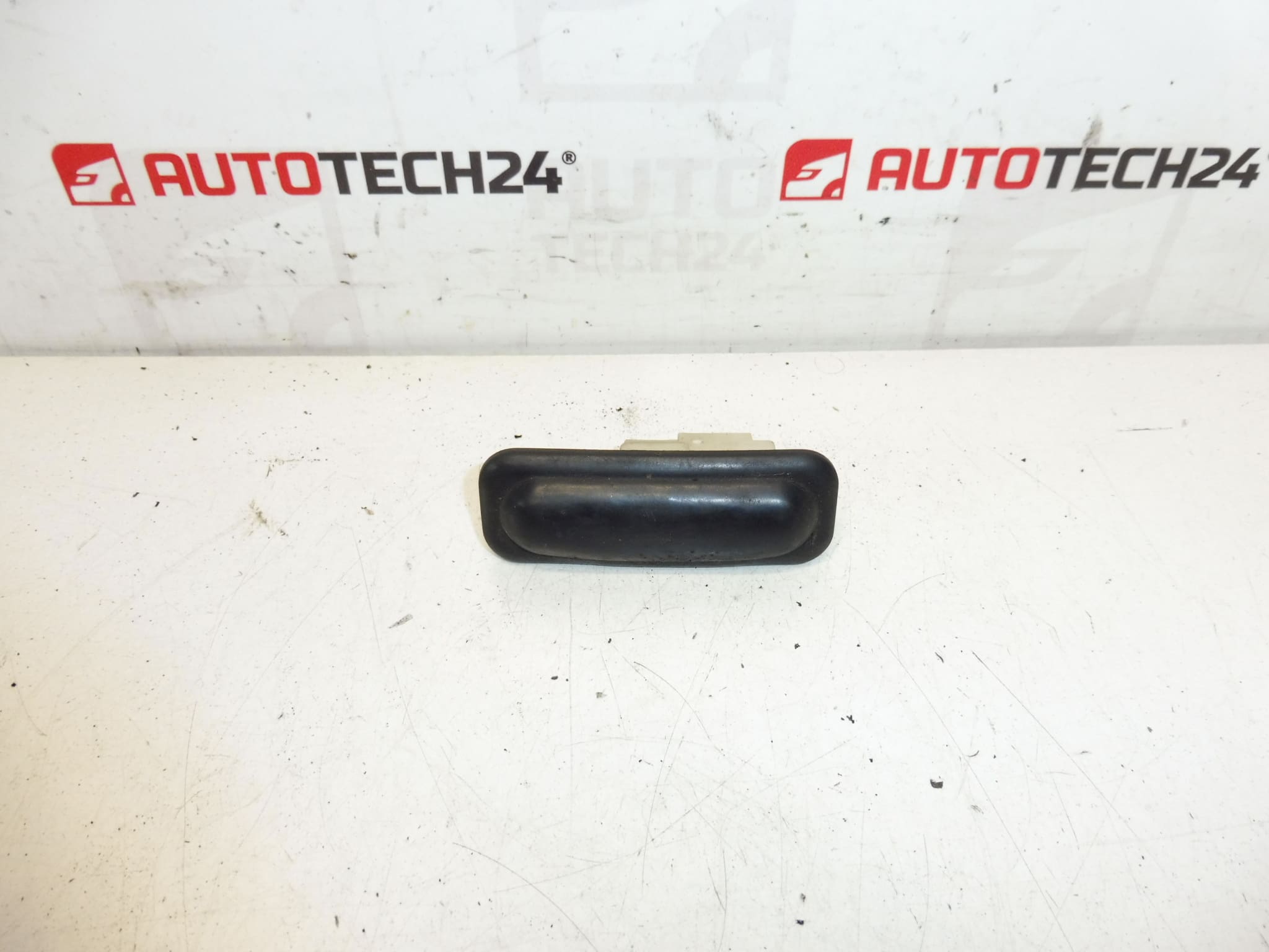 Citroën DS 6490CN kontrol til åbning af bagklappen