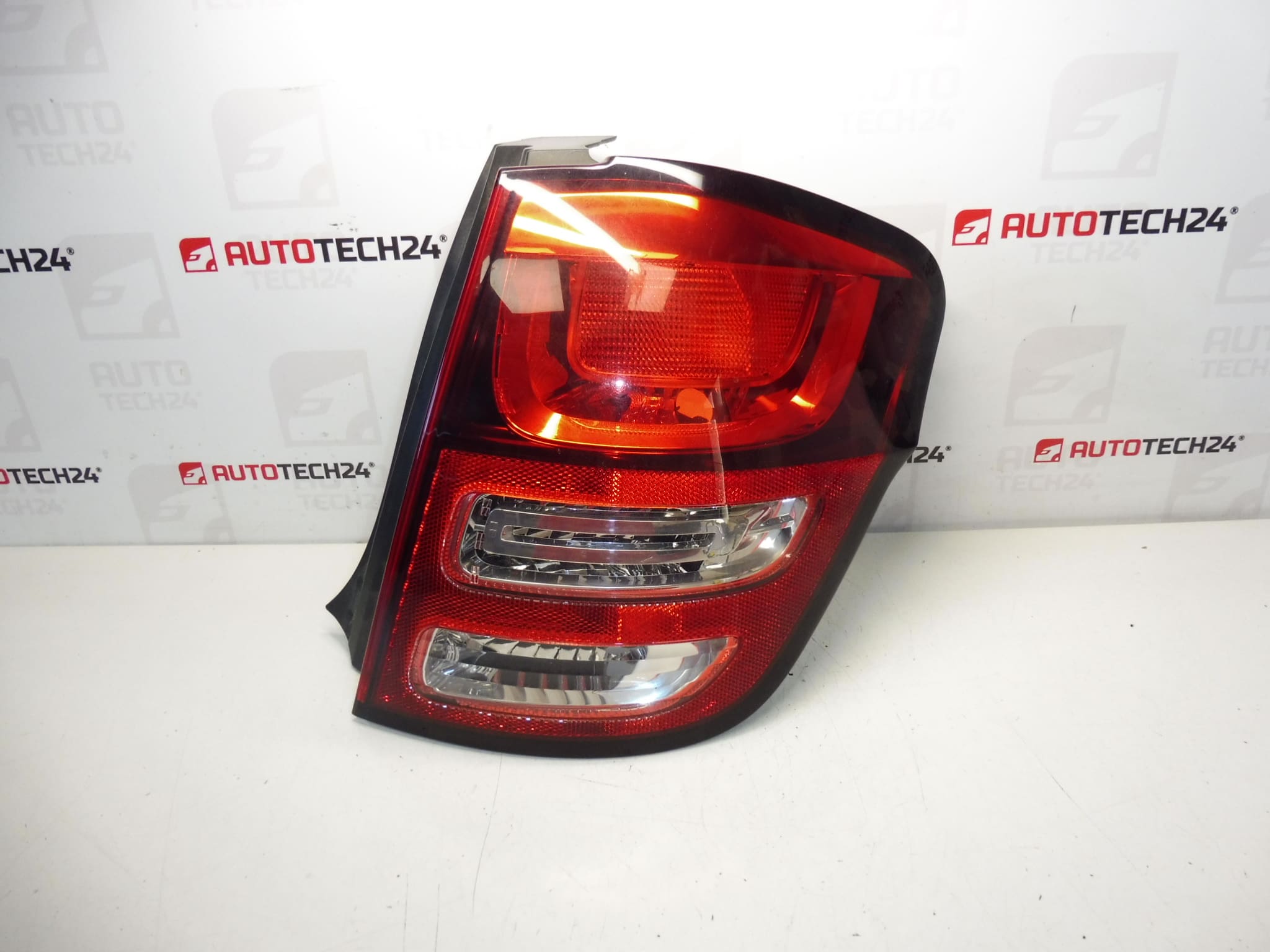 Højre baglygteskærm Citroën C3 II 9673805380 6351KQ (Kopi)