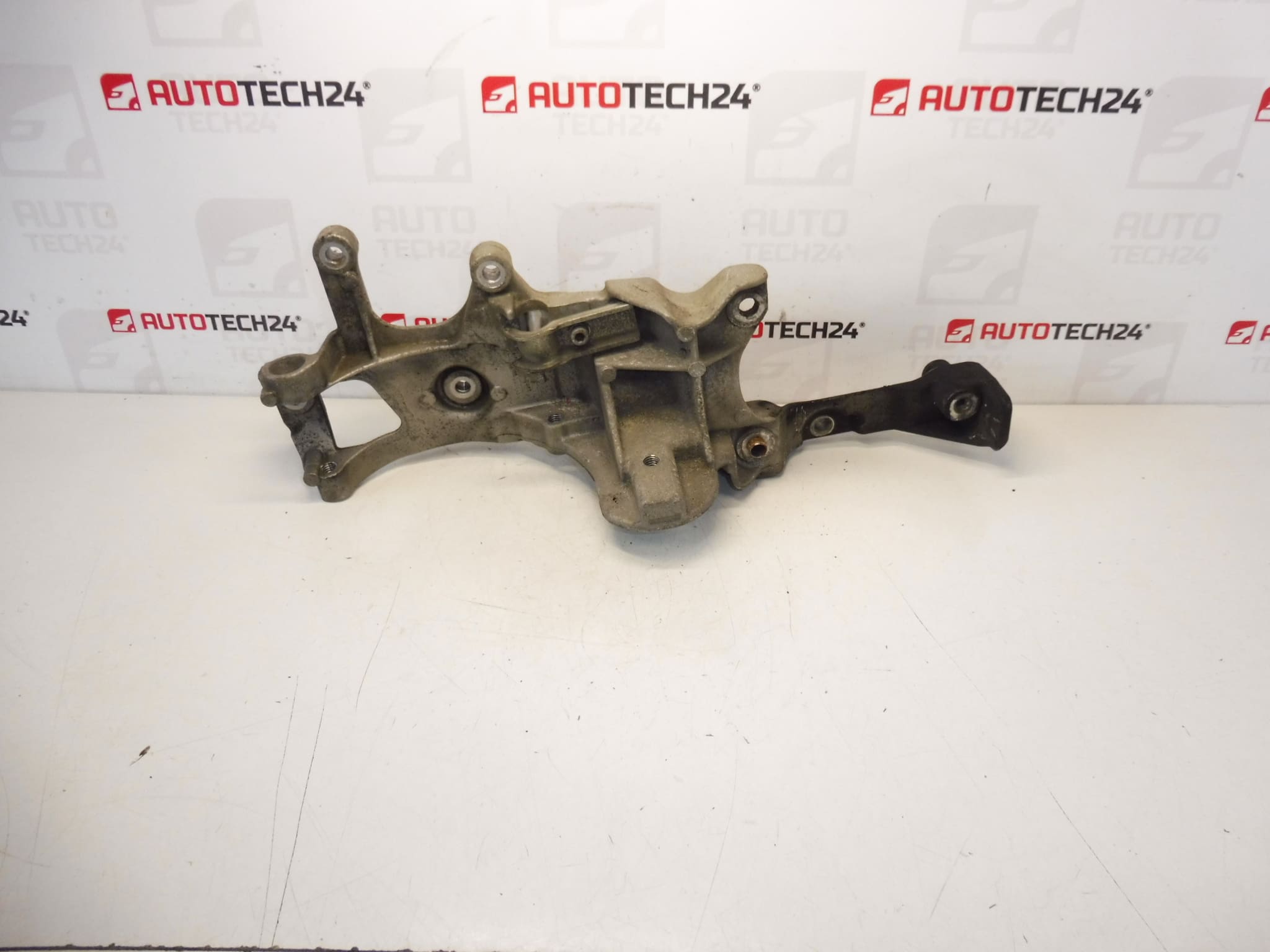 Citroën Peugeot Generator A/C Kompressor Holder 9688628680 5706N7