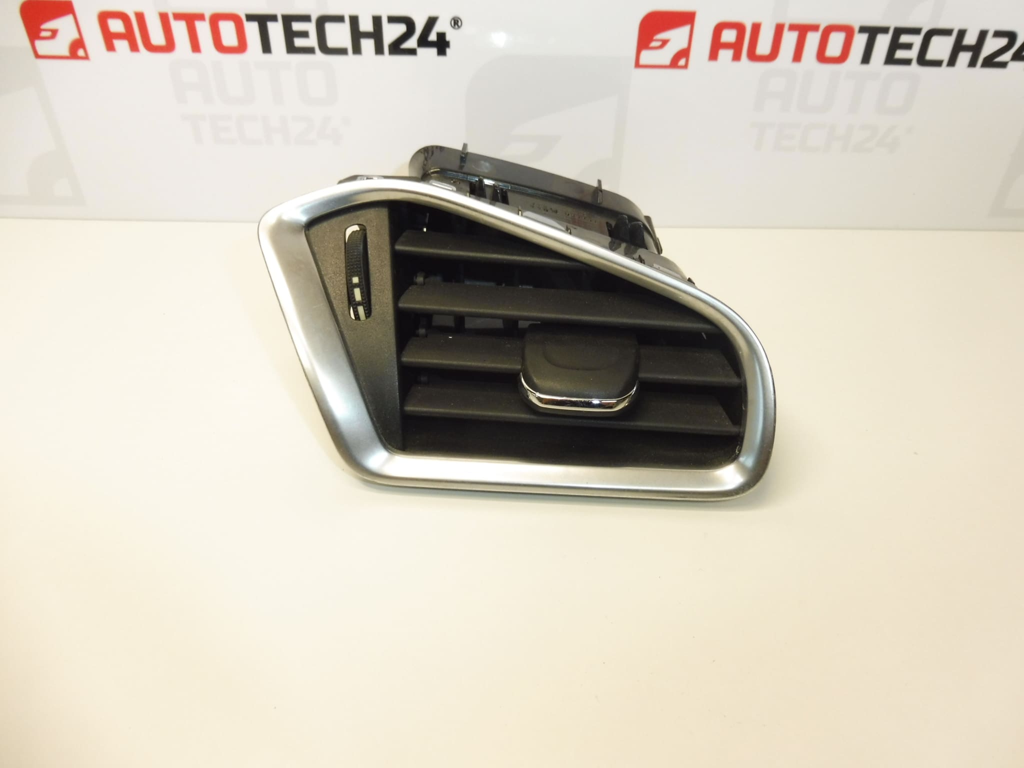 Højre ventilationsgrill Citroen C4 II B7 og DS4 9671332277 8247S1