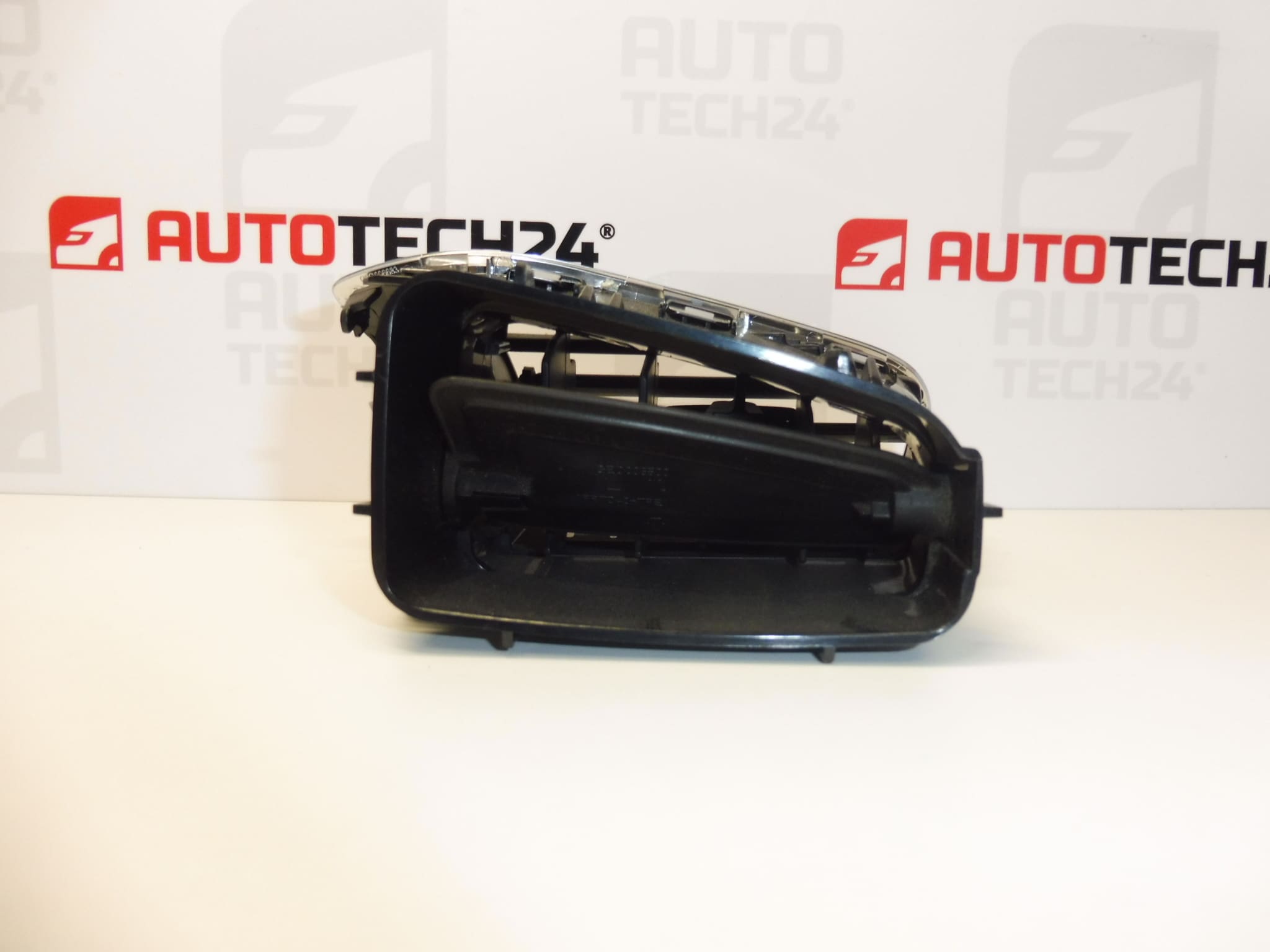 Venstre ventilationsgitter Citroen C4 II B7 og DS4 9671332377 8247S2 - Billede 2