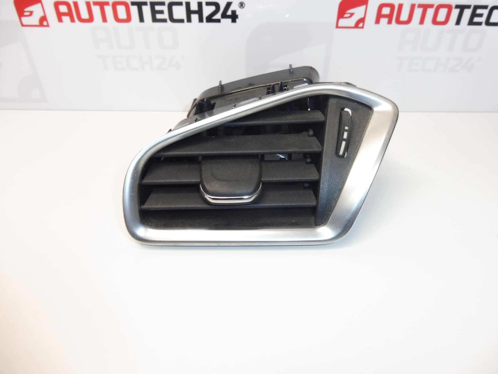 Venstre ventilationsgitter Citroen C4 II B7 og DS4 9671332377 8247S2