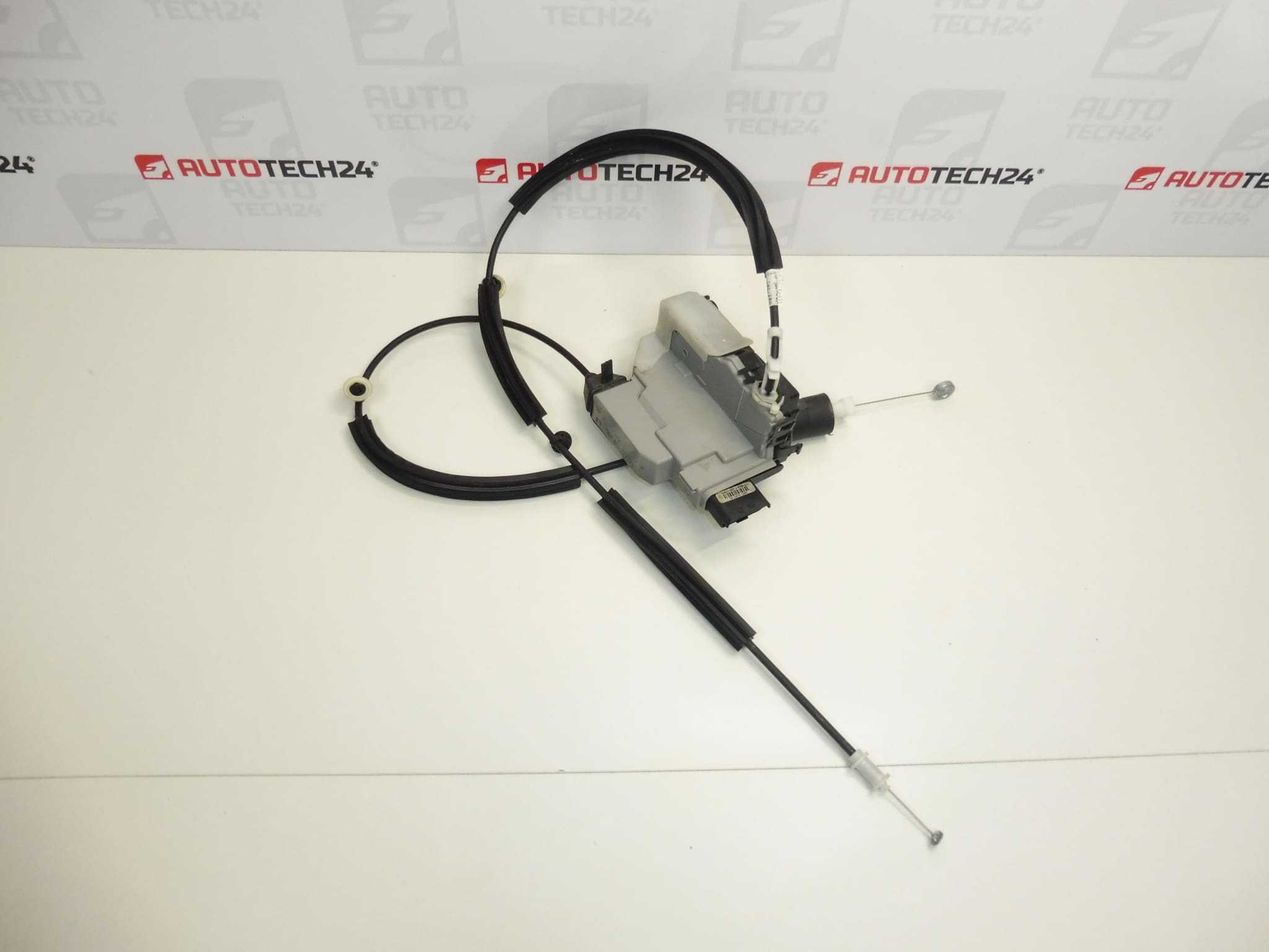 Dørlås bag føreren Citroën Peugeot 9824358680